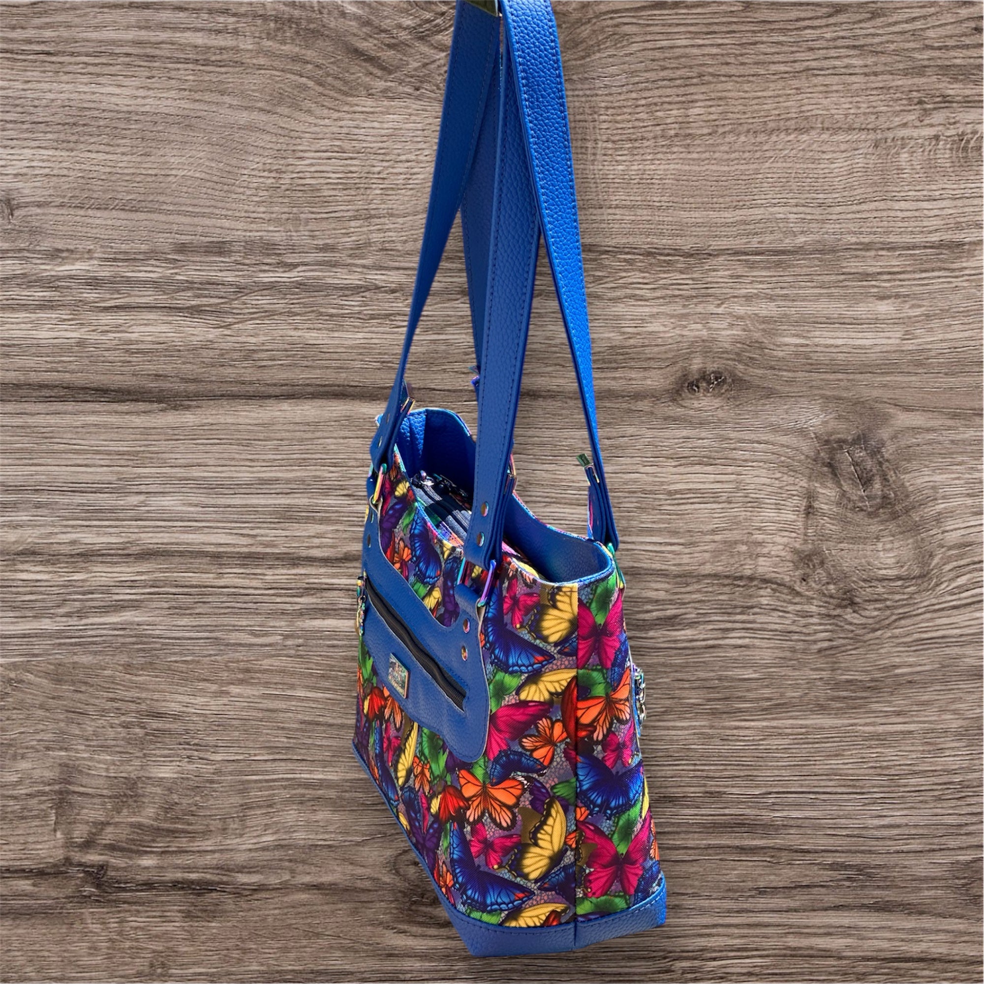 Lara Med Shoulder Bag