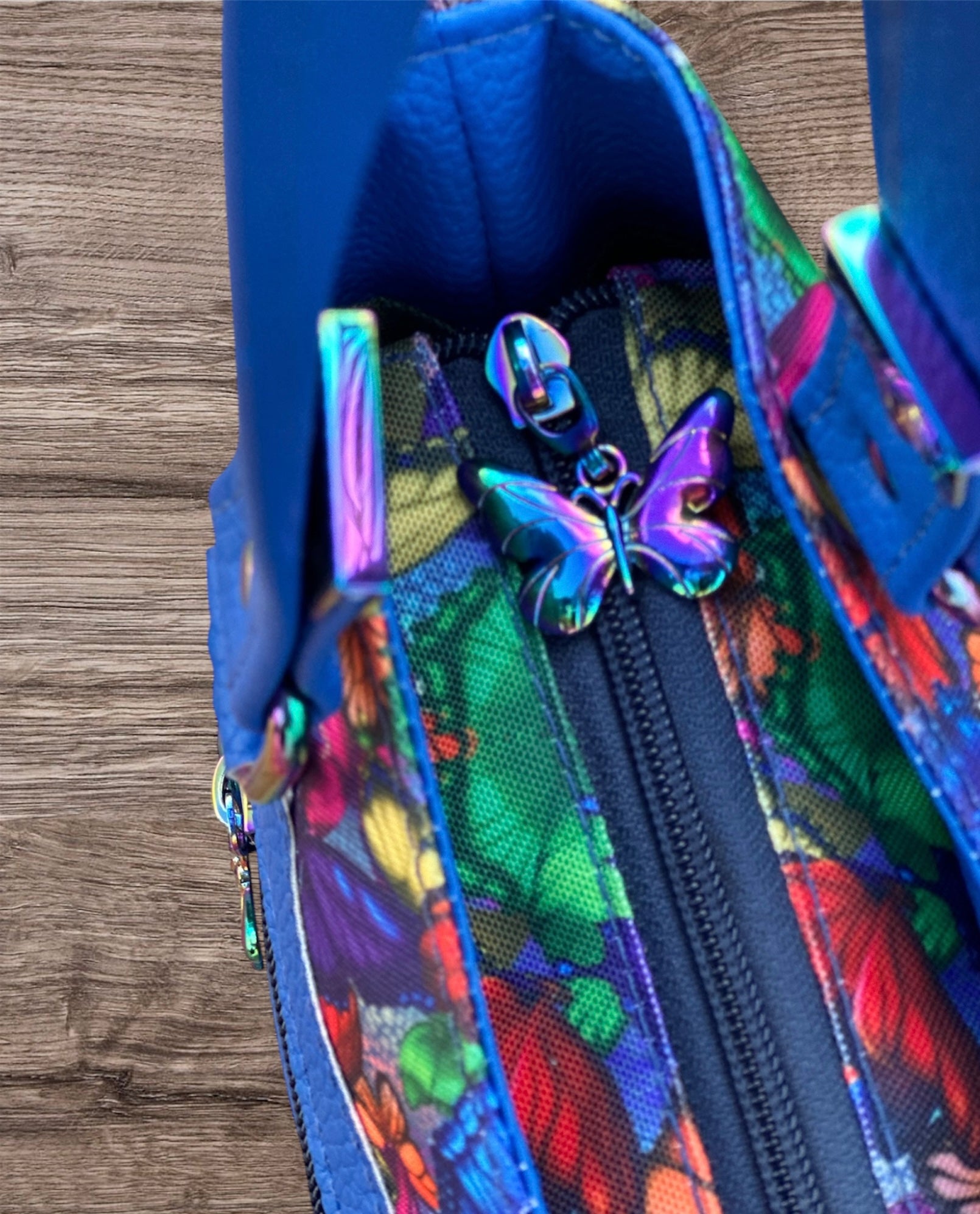 Lara Med Shoulder Bag