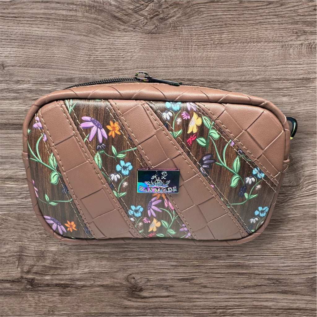 Mini Cata Crossbody bag!