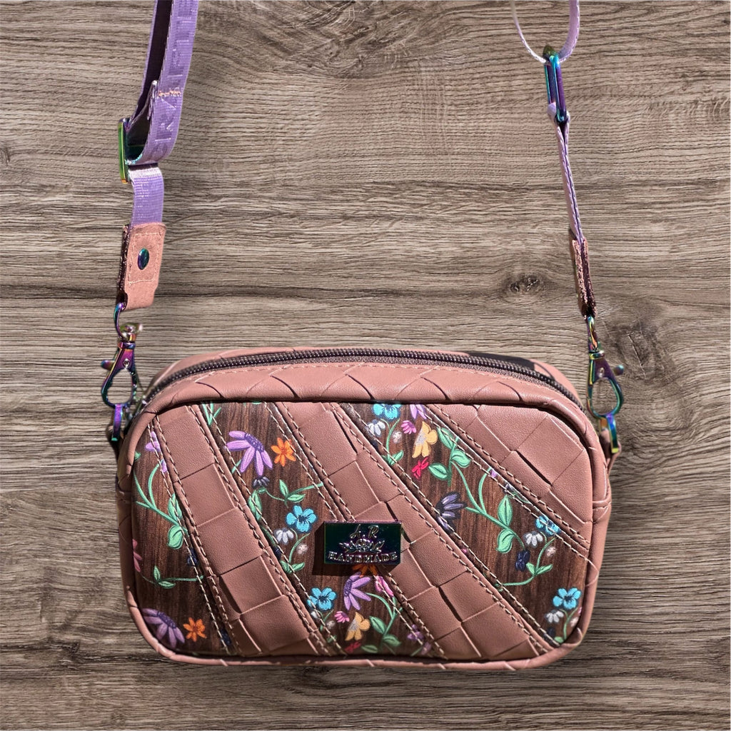 Mini Cata Crossbody bag!