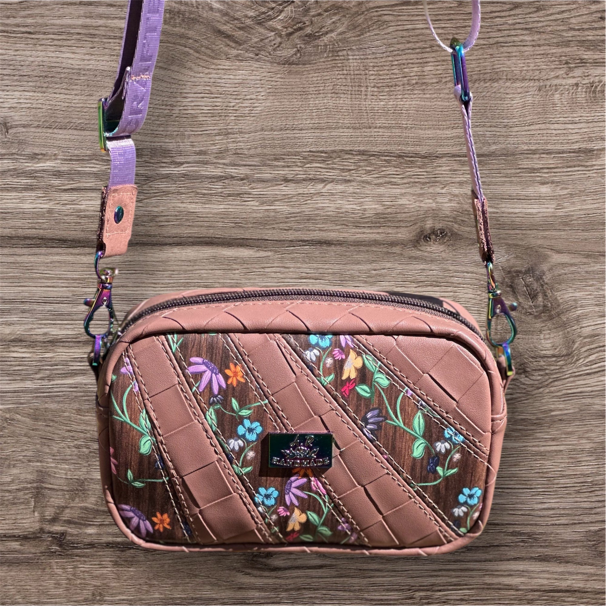 Mini Cata Crossbody bag!